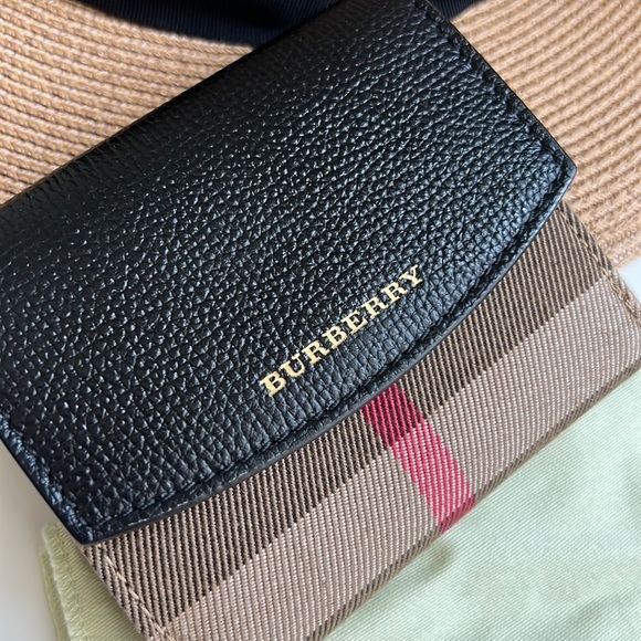 Burberry Leather Wallet - Picture 10 of 16